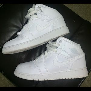 Nike air jordan 1 Mid. Size 4.5Y
